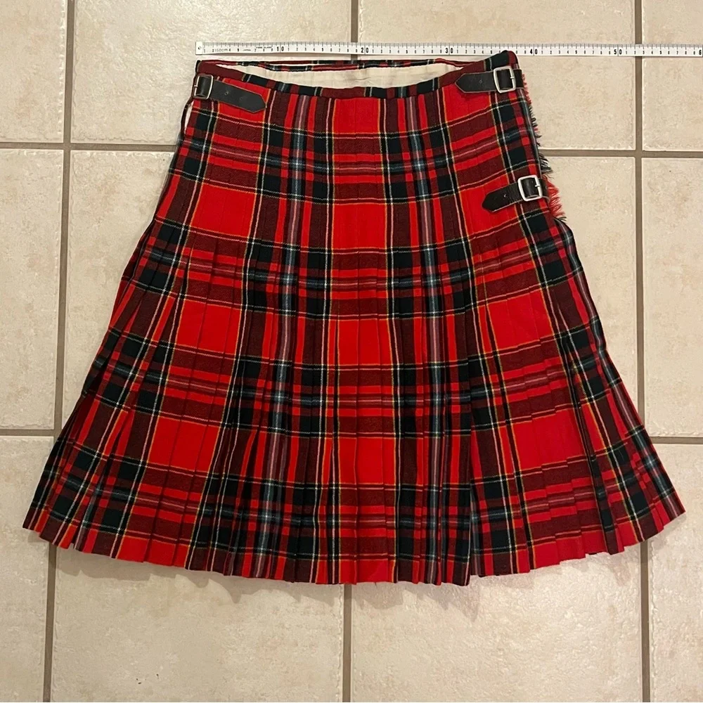 Lawrie’s of Glasgow Vintage Red and Black Wool Kilt Skirt Made In Scotland - Picture 3 of 12